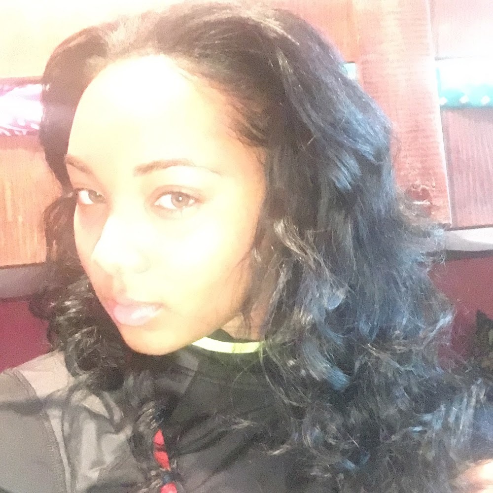 Meet your Posher, Nia